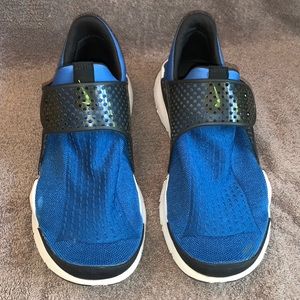 Men’s Nike Shoes (10.5)